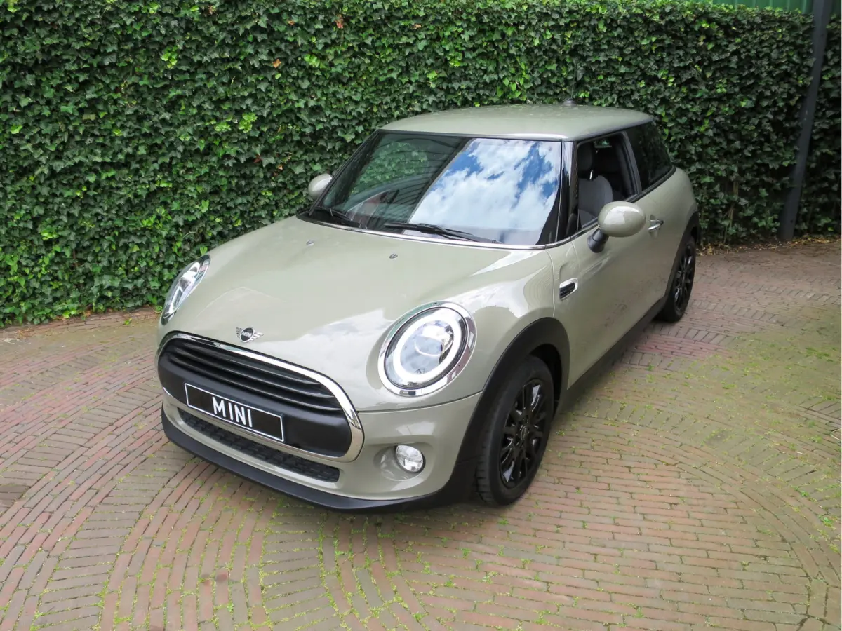 1.5 Chili F56 LCI LED, Navi, Apple CarPlay, DAB en 16"