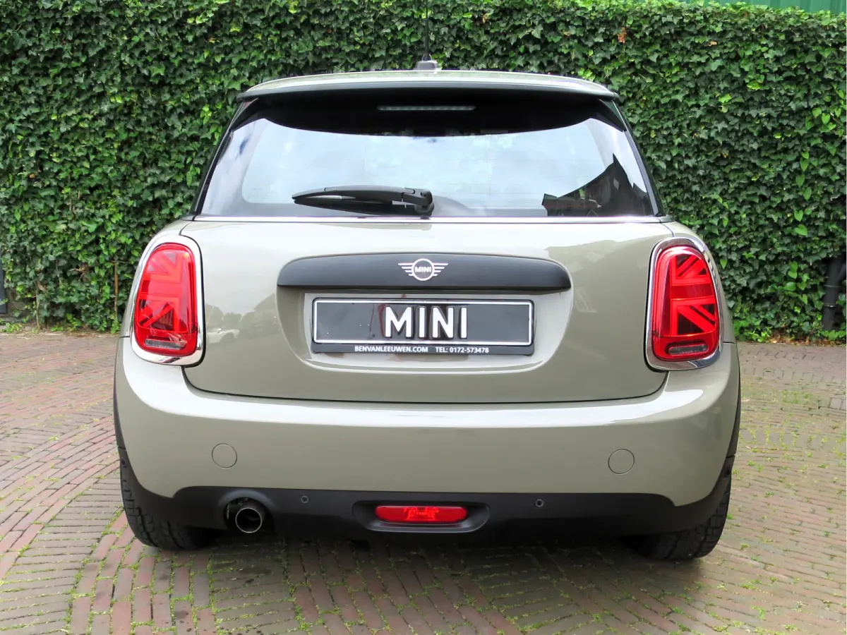 1.5 Chili F56 LCI LED, Navi, Apple CarPlay, DAB en 16"