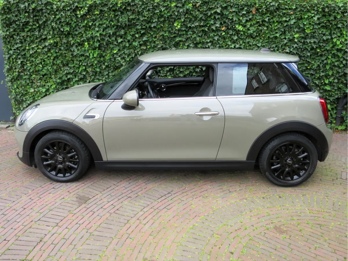 1.5 Chili F56 LCI LED, Navi, Apple CarPlay, DAB en 16"