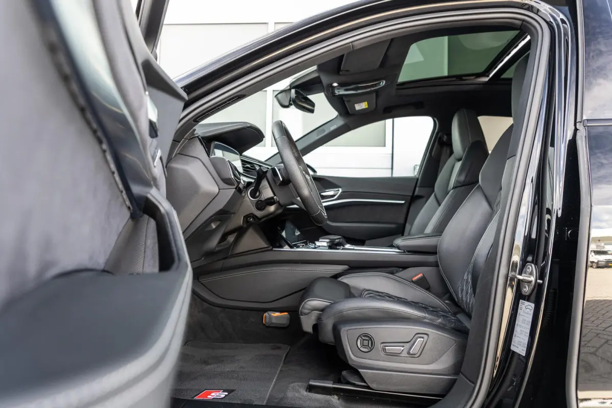 SQ8 503pk quattro 115 kWh | Sportstoelen Plus | Panoramadak | Head-Up | 21'' Velgen