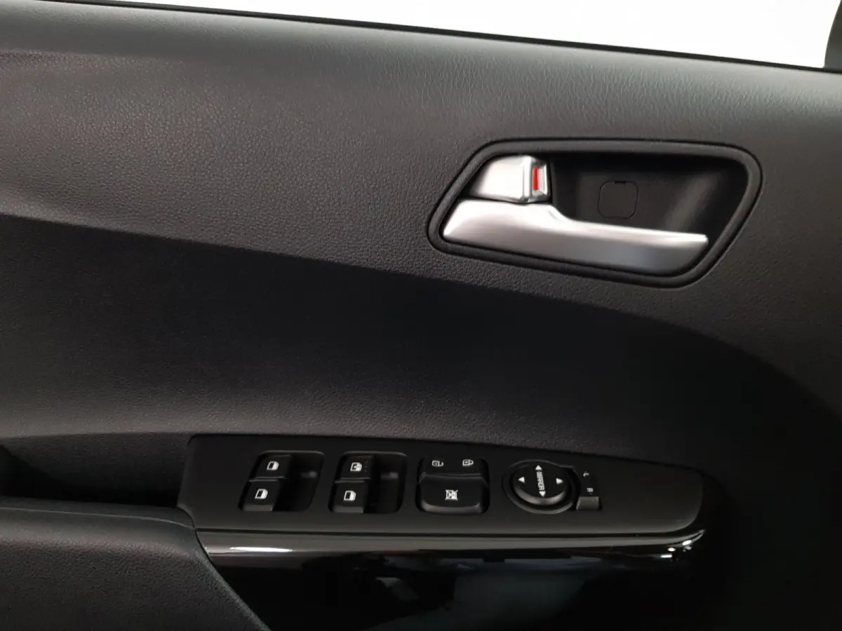 1.0 DPi DynamicLine Automaat Navigatie Apple Carplay/Android Auto Airco Camera DAB Lichtmetalen velgen Bluetooth