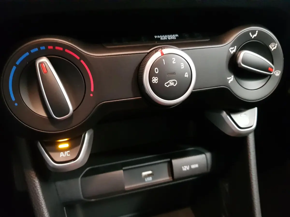 1.0 DPi DynamicLine Automaat Navigatie Apple Carplay/Android Auto Airco Camera DAB Lichtmetalen velgen Bluetooth