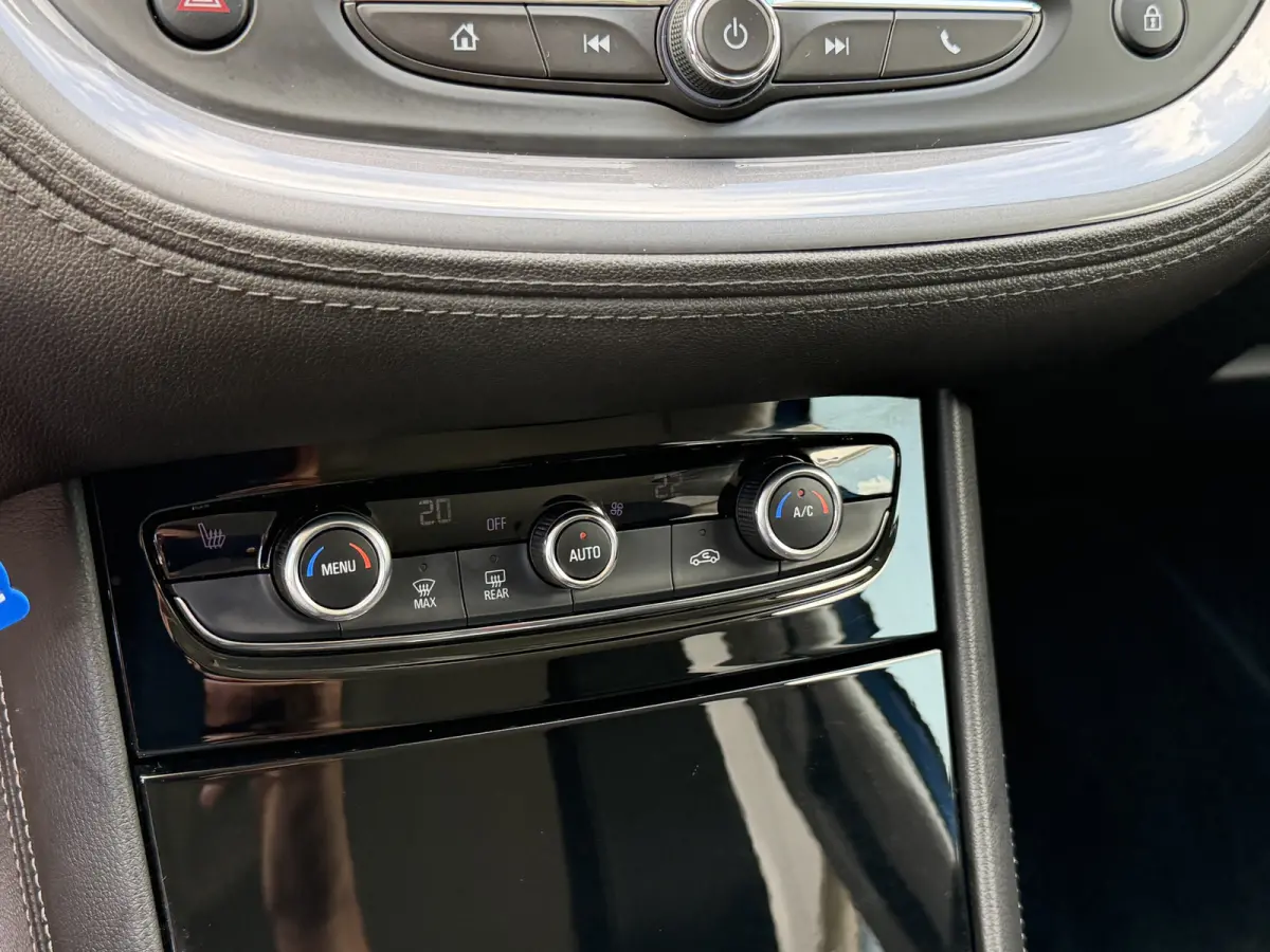 1.2 Turbo Ultimate Stoelverwarming | App Connect