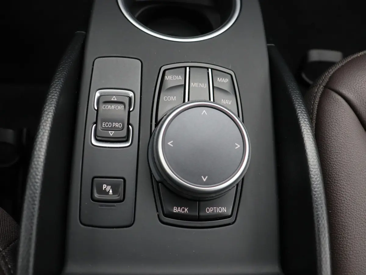 120 Ah Sportpakket | Achteruitrijcamera | Schuif-/ Kanteldak | Navigatie Prof | Apple Carplay |20''