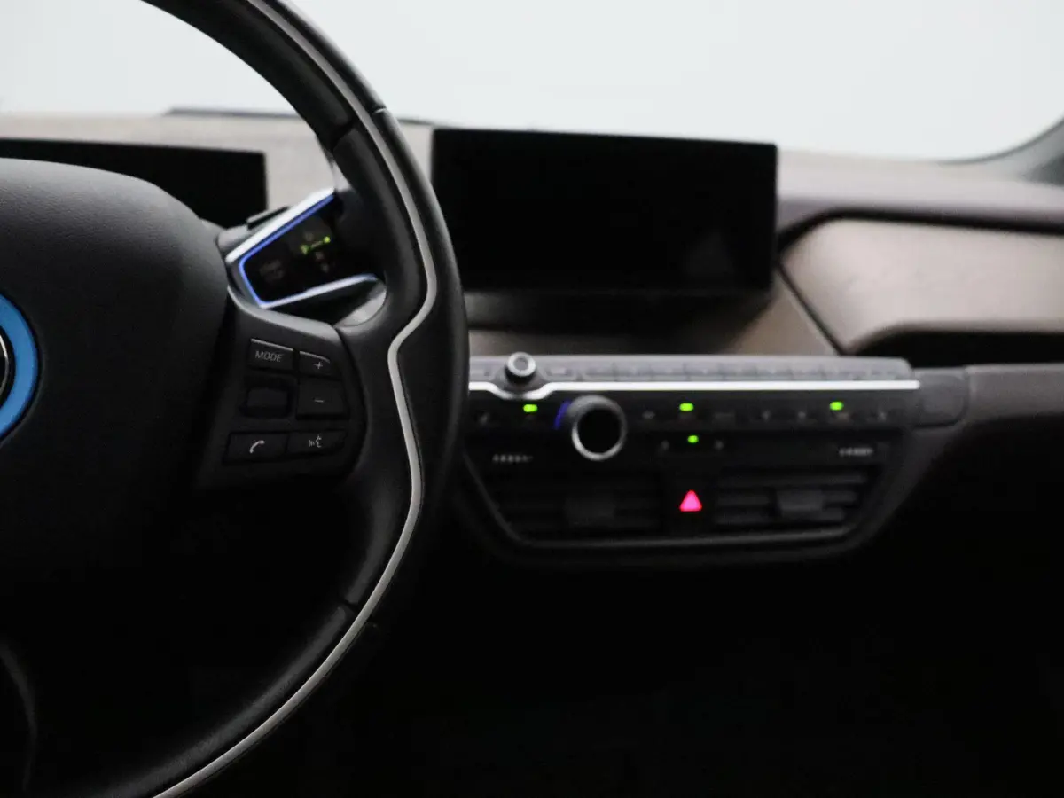 120 Ah Sportpakket | Achteruitrijcamera | Schuif-/ Kanteldak | Navigatie Prof | Apple Carplay |20''