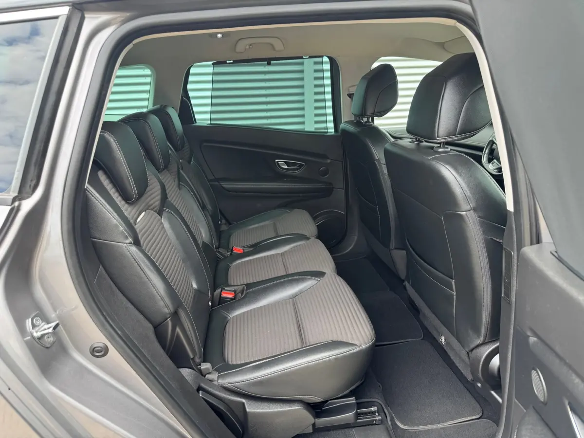 1.3 TCe Bose Automaat,7p. Audio/Navigatie,Carplay,Parksensoren/Camera,