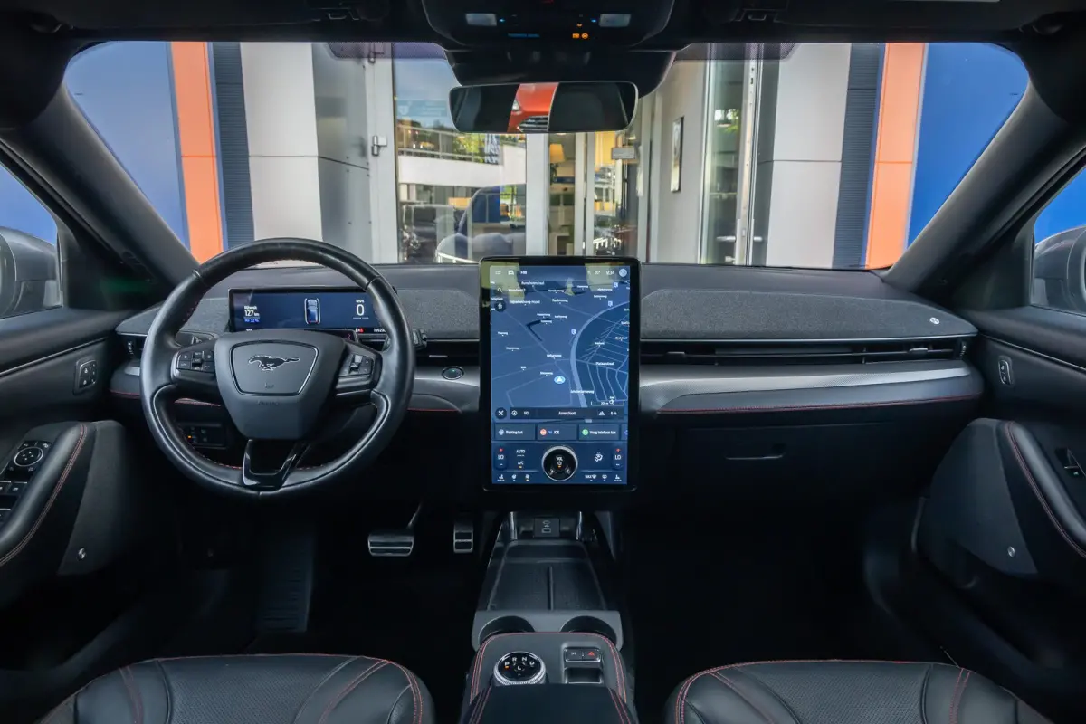 Extended First Edition AWD 98 kWh | Adaptief Cruise control | Elek. stoelen met geheugen | Achteruitrijcamera / 360 Camera | Winterpack | B&O | Led koplampen | Cruise control adaptief met St