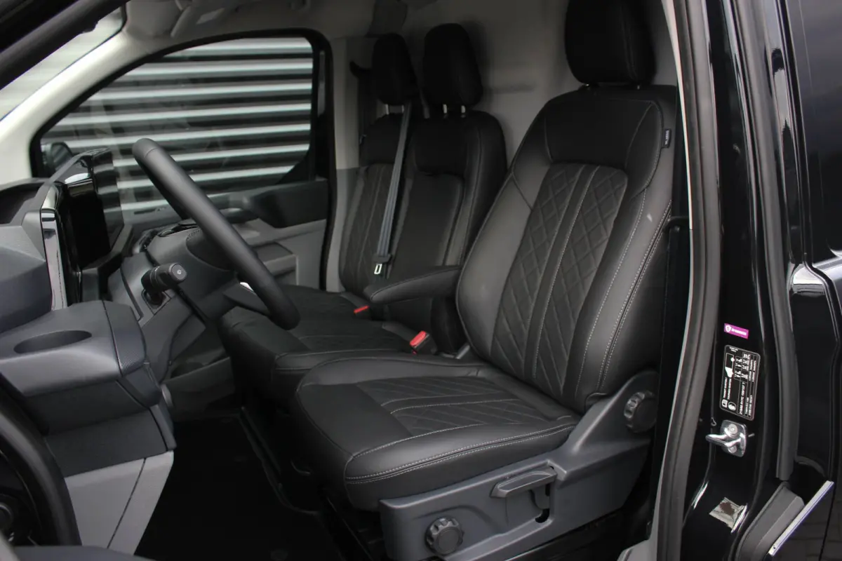 320 2.0 TDCI L2H1 Limited 170PK JB-EDITION / DRIVER ASSISTANCE PACK / 3- ZITS / MY2024 / CAMERA / ADAP.CRUISE