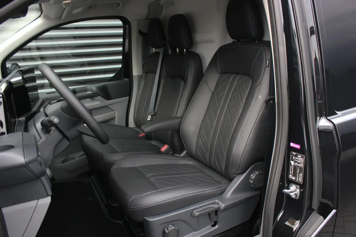 320 2.0 TDCI L2H1 Limited 170PK JB-EDITION / DRIVER ASSISTANCE PACK / 3- ZITS / MY2024 / CAMERA / ADAP.CRUISE