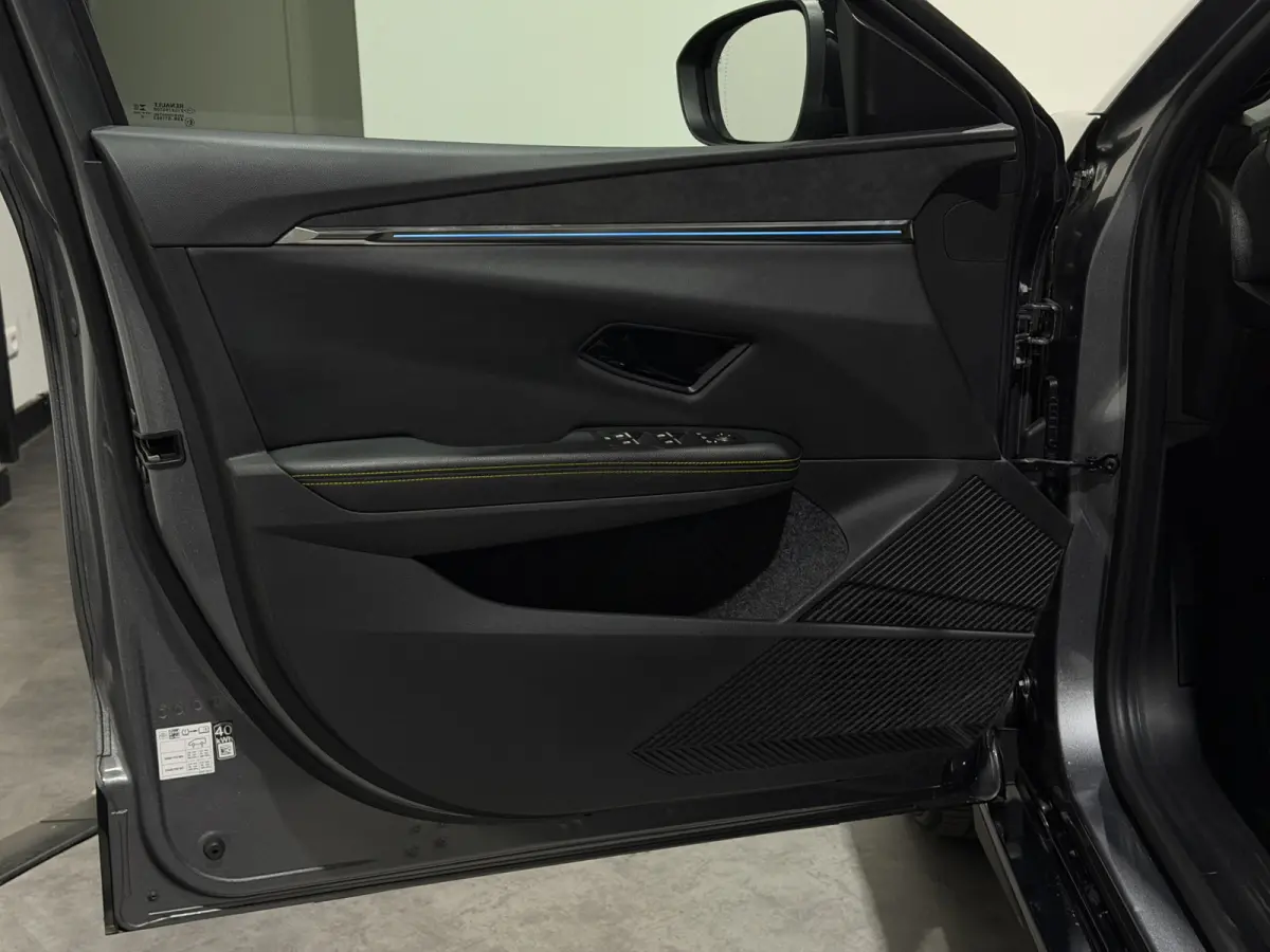 EV40 Boost Charge Equilibre | Airco | LED koplampen | apple carplay | ACC