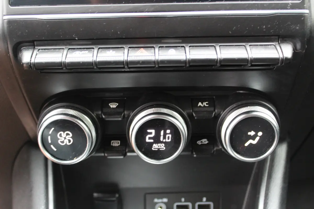 1.0 TCe 100 Intens 100PK | Parkeercamera | Navigatie | Parkeersensoren | Climate Control
