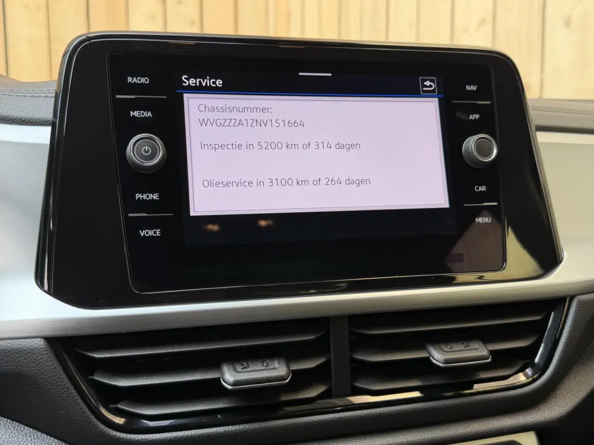 1.0 TSI Life 75 Edition Apple CarPlay/Android Auto | Airconditioning | Cruise control adaptief | LED koplampen | Lichtmetalen velgen | Rijstrooksensor | Getint glas | Achteruitrijcamera