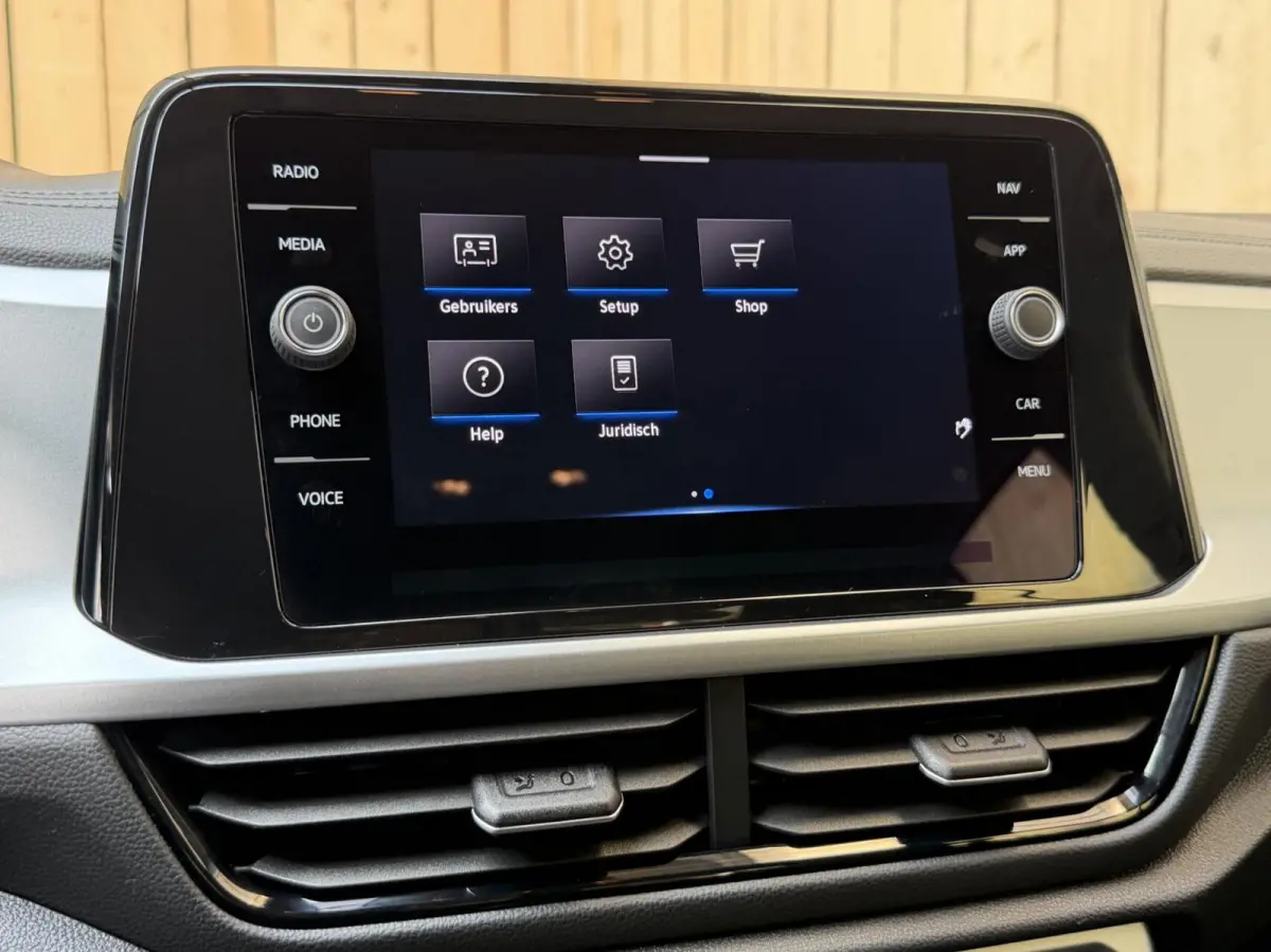 1.0 TSI Life 75 Edition Apple CarPlay/Android Auto | Airconditioning | Cruise control adaptief | LED koplampen | Lichtmetalen velgen | Rijstrooksensor | Getint glas | Achteruitrijcamera