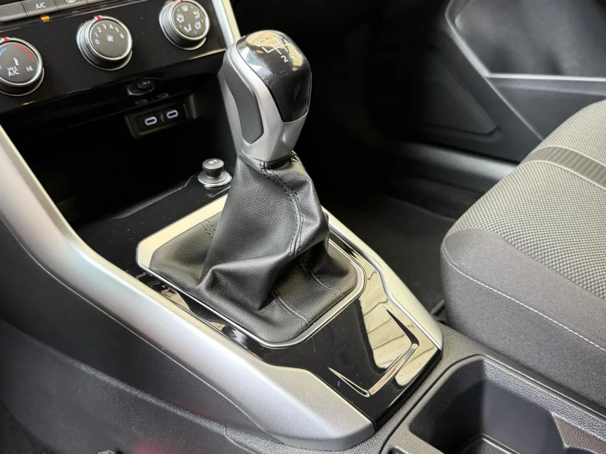 1.0 TSI Life 75 Edition Apple CarPlay/Android Auto | Airconditioning | Cruise control adaptief | LED koplampen | Lichtmetalen velgen | Rijstrooksensor | Getint glas | Achteruitrijcamera
