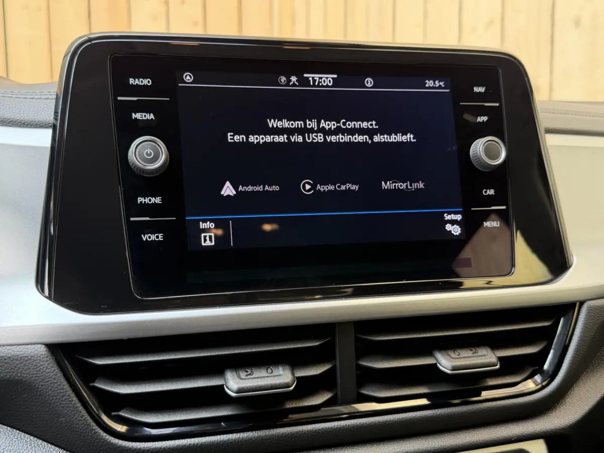 1.0 TSI Life 75 Edition Apple CarPlay/Android Auto | Airconditioning | Cruise control adaptief | LED koplampen | Lichtmetalen velgen | Rijstrooksensor | Getint glas | Achteruitrijcamera