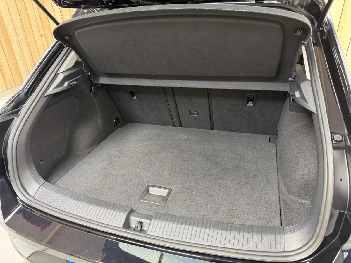 1.0 TSI Life 75 Edition Apple CarPlay/Android Auto | Airconditioning | Cruise control adaptief | LED koplampen | Lichtmetalen velgen | Rijstrooksensor | Getint glas | Achteruitrijcamera