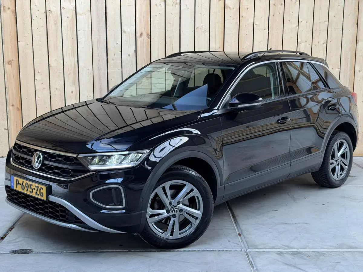 1.0 TSI Life 75 Edition Apple CarPlay/Android Auto | Airconditioning | Cruise control adaptief | LED koplampen | Lichtmetalen velgen | Rijstrooksensor | Getint glas | Achteruitrijcamera
