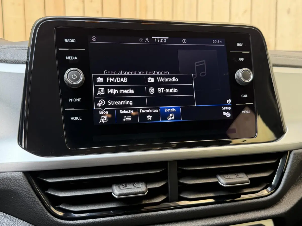 1.0 TSI Life 75 Edition Apple CarPlay/Android Auto | Airconditioning | Cruise control adaptief | LED koplampen | Lichtmetalen velgen | Rijstrooksensor | Getint glas | Achteruitrijcamera