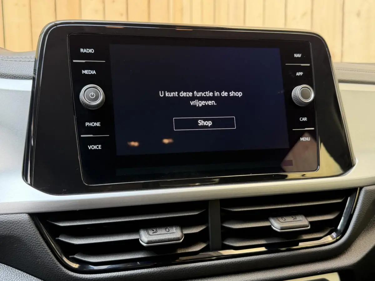 1.0 TSI Life 75 Edition Apple CarPlay/Android Auto | Airconditioning | Cruise control adaptief | LED koplampen | Lichtmetalen velgen | Rijstrooksensor | Getint glas | Achteruitrijcamera