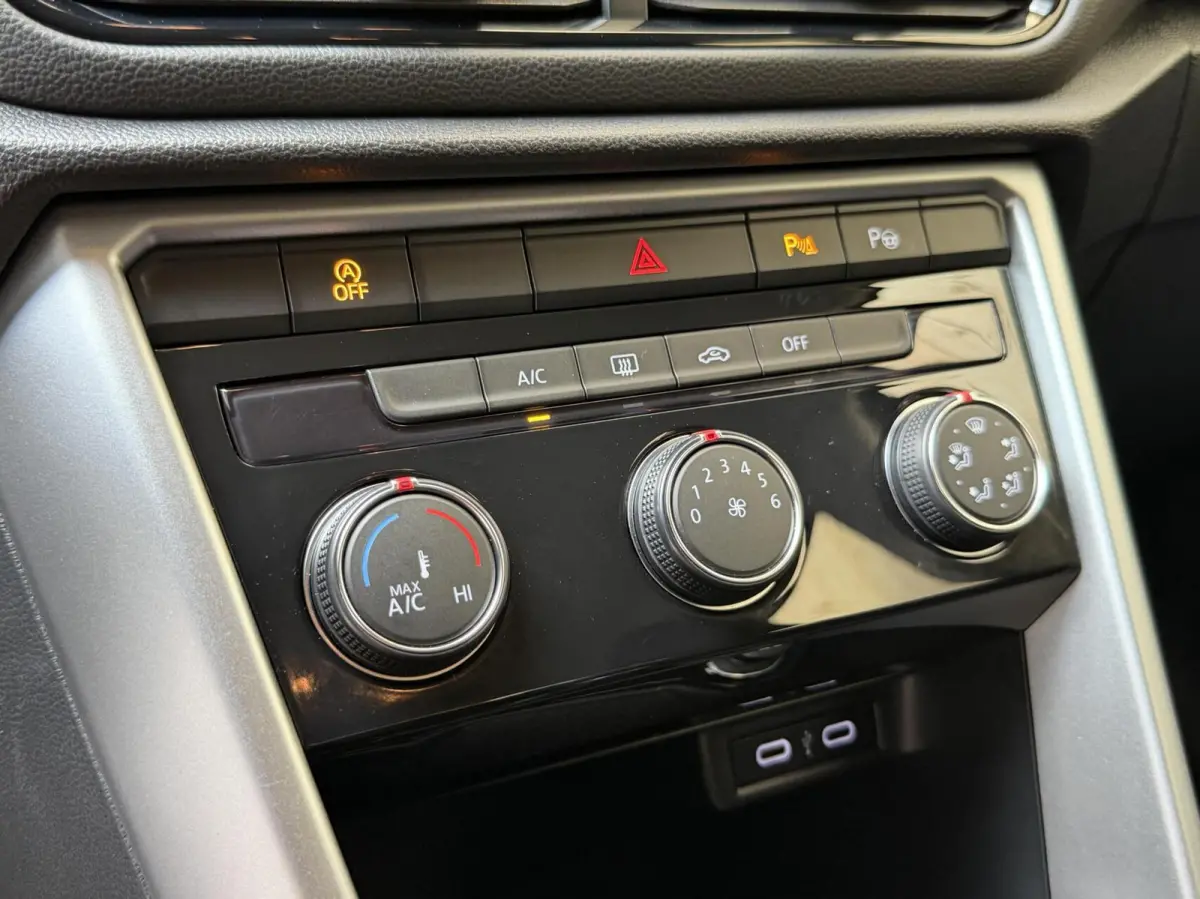 1.0 TSI Life 75 Edition Apple CarPlay/Android Auto | Airconditioning | Cruise control adaptief | LED koplampen | Lichtmetalen velgen | Rijstrooksensor | Getint glas | Achteruitrijcamera