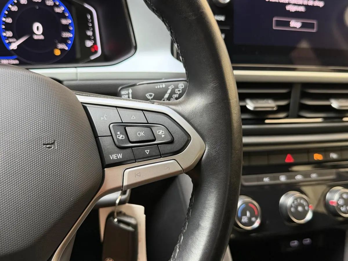 1.0 TSI Life 75 Edition Apple CarPlay/Android Auto | Airconditioning | Cruise control adaptief | LED koplampen | Lichtmetalen velgen | Rijstrooksensor | Getint glas | Achteruitrijcamera