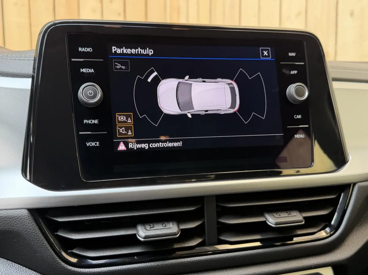 1.0 TSI Life 75 Edition Apple CarPlay/Android Auto | Airconditioning | Cruise control adaptief | LED koplampen | Lichtmetalen velgen | Rijstrooksensor | Getint glas | Achteruitrijcamera