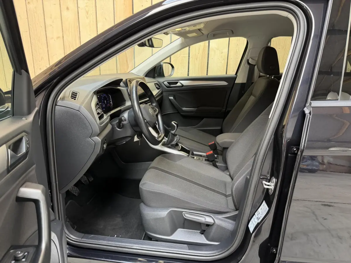 1.0 TSI Life 75 Edition Apple CarPlay/Android Auto | Airconditioning | Cruise control adaptief | LED koplampen | Lichtmetalen velgen | Rijstrooksensor | Getint glas | Achteruitrijcamera