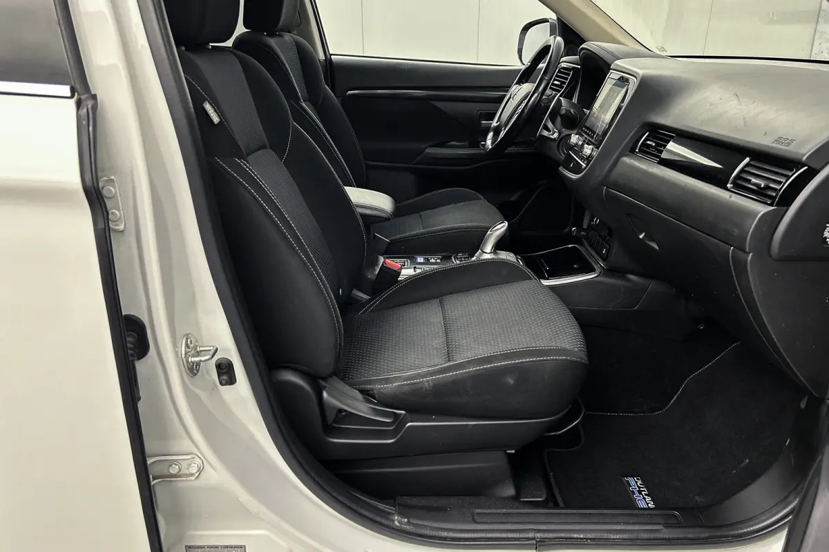 2.4 PHEV Pure | Trekhaak | Camera | Stoelverwarming | Airco