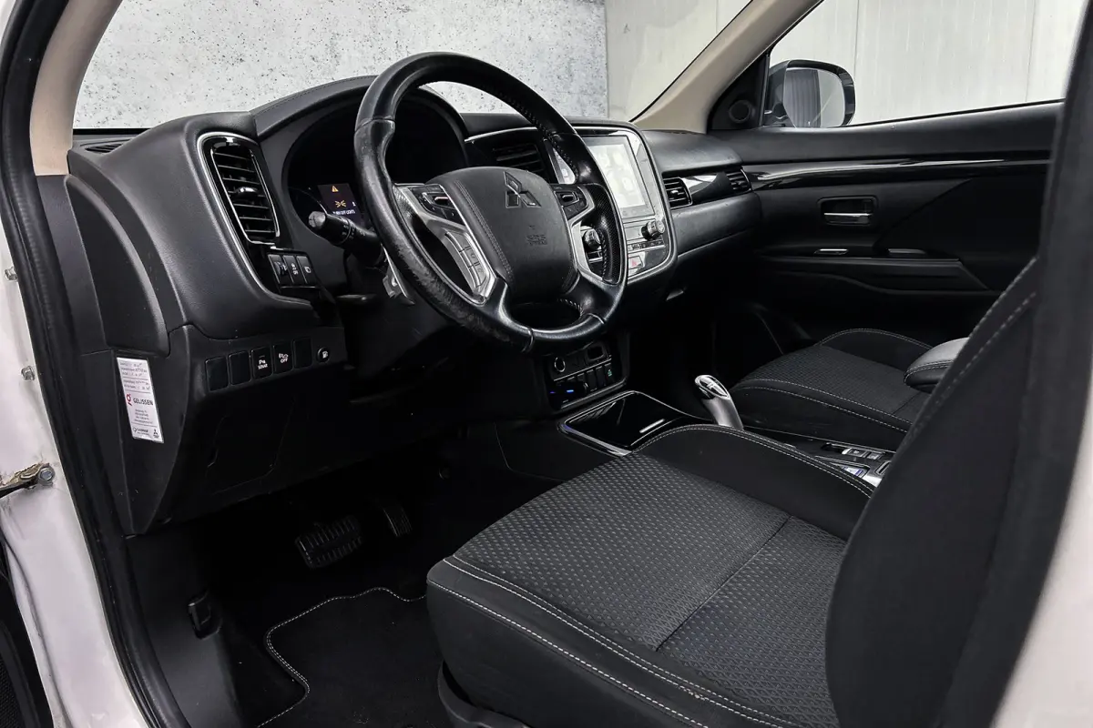 2.4 PHEV Pure | Trekhaak | Camera | Stoelverwarming | Airco