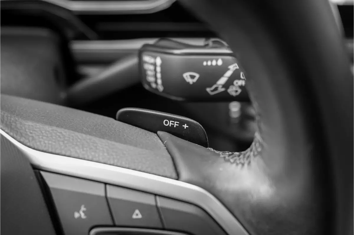 1.0 TSI R-Line Pano Camera IQ Light ACC Virtual Cockpit