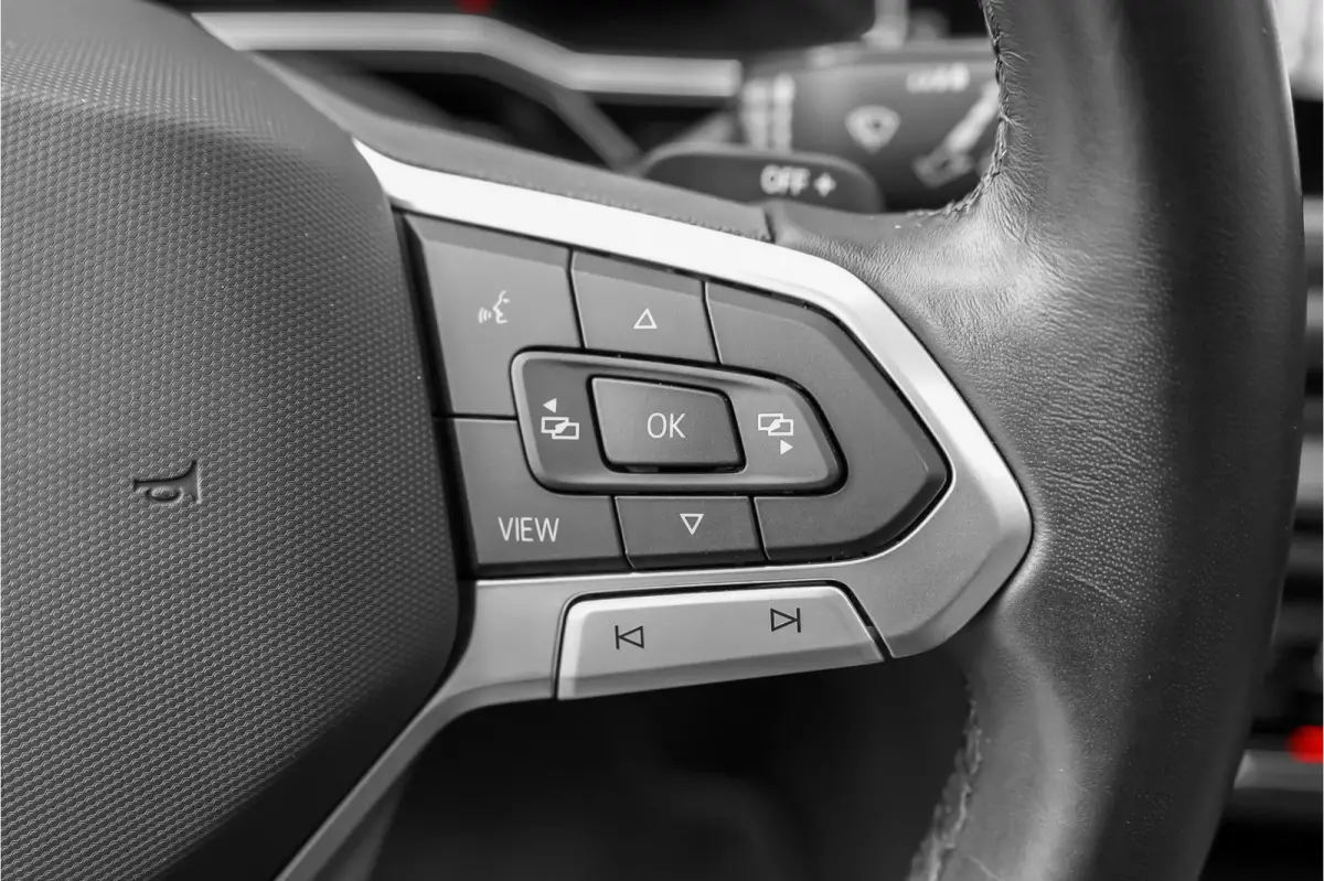 1.0 TSI R-Line Pano Camera IQ Light ACC Virtual Cockpit