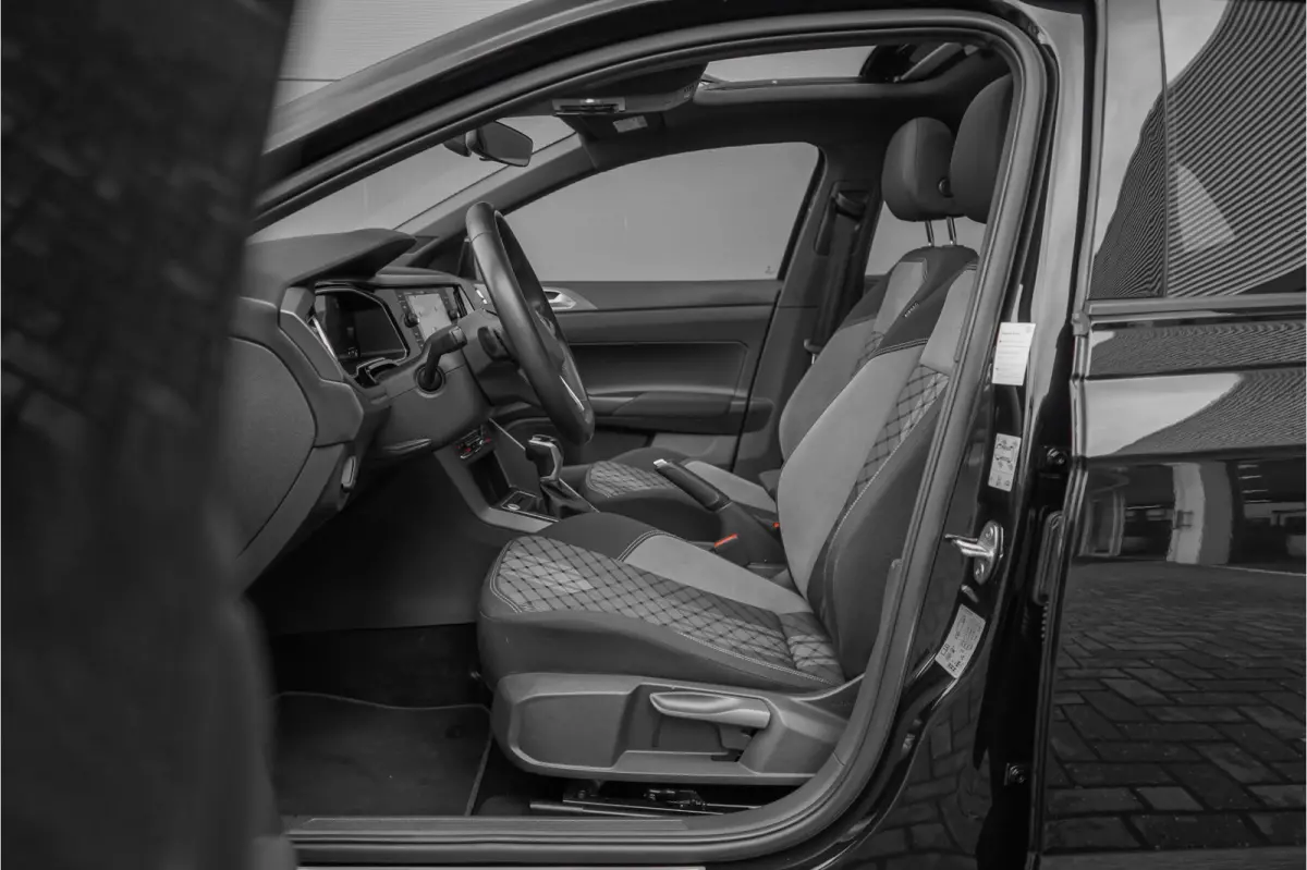 1.0 TSI R-Line Pano Camera IQ Light ACC Virtual Cockpit