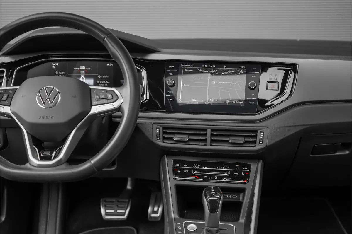 1.0 TSI R-Line Pano Camera IQ Light ACC Virtual Cockpit