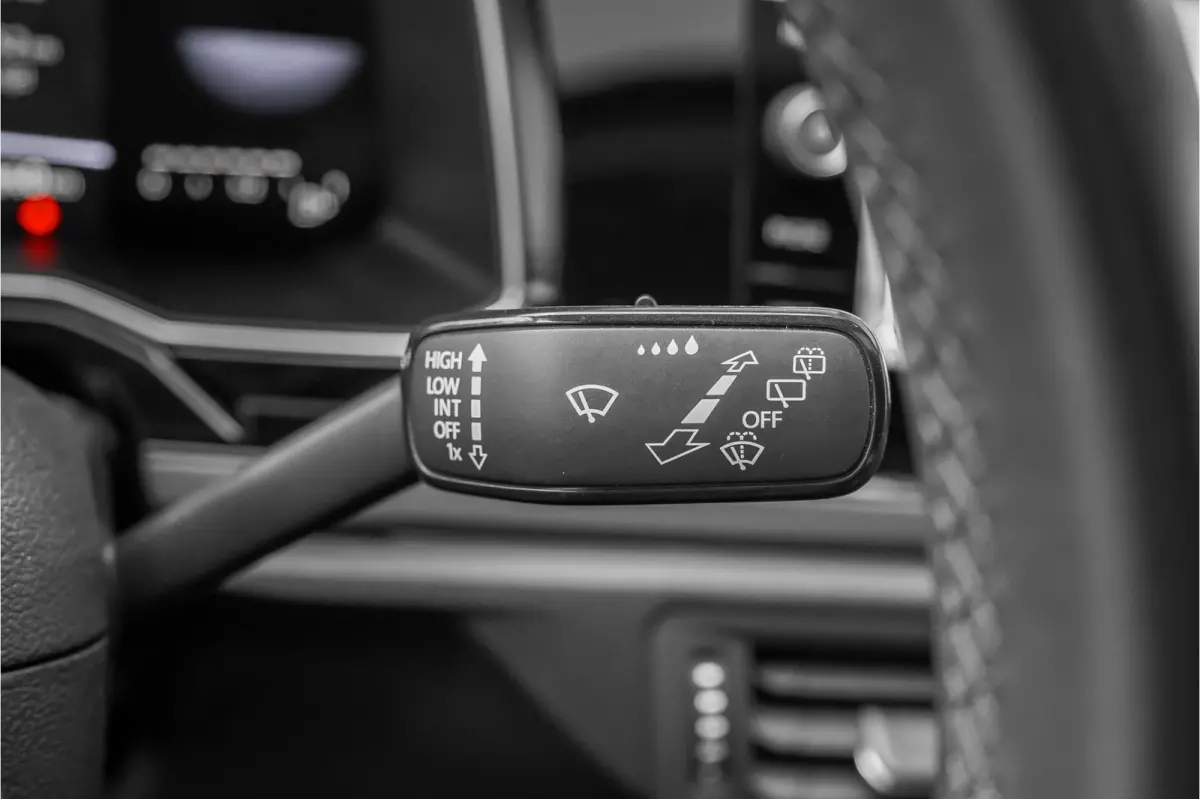 1.0 TSI R-Line Pano Camera IQ Light ACC Virtual Cockpit