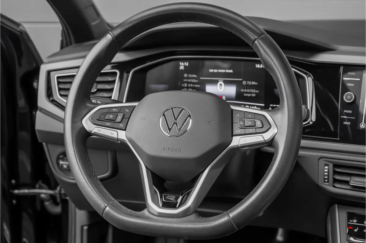 1.0 TSI R-Line Pano Camera IQ Light ACC Virtual Cockpit