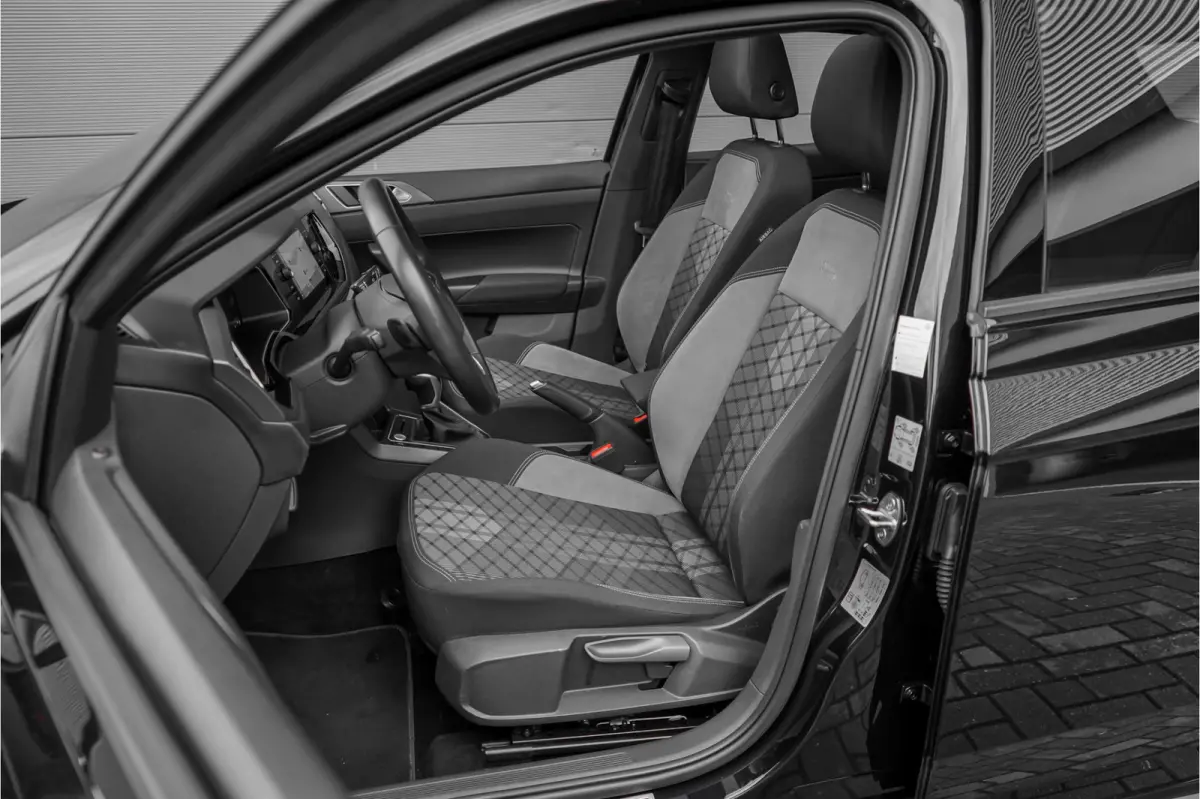 1.0 TSI R-Line Pano Camera IQ Light ACC Virtual Cockpit