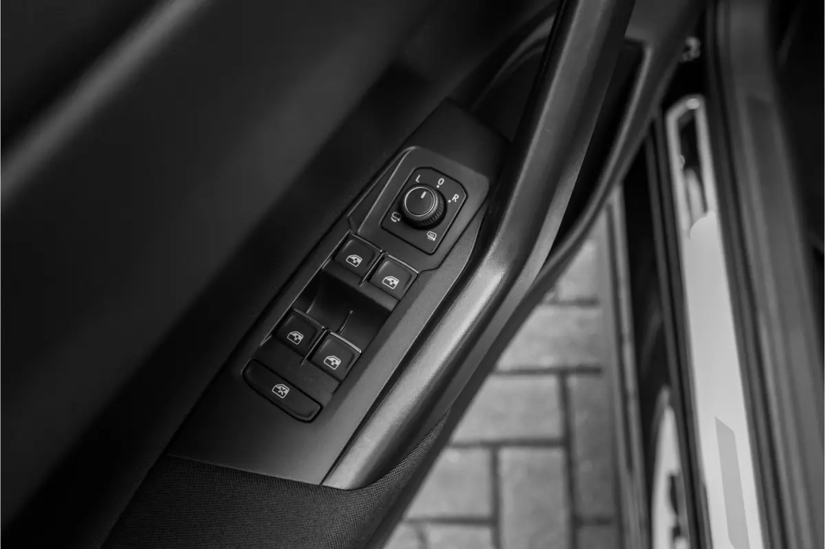 1.0 TSI R-Line Pano Camera IQ Light ACC Virtual Cockpit