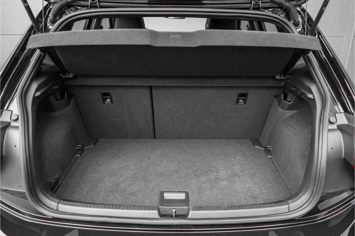 1.0 TSI R-Line Pano Camera IQ Light ACC Virtual Cockpit