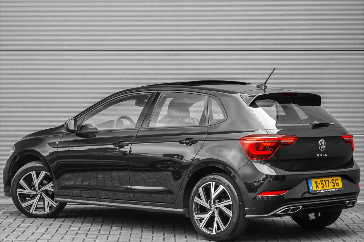 1.0 TSI R-Line Pano Camera IQ Light ACC Virtual Cockpit