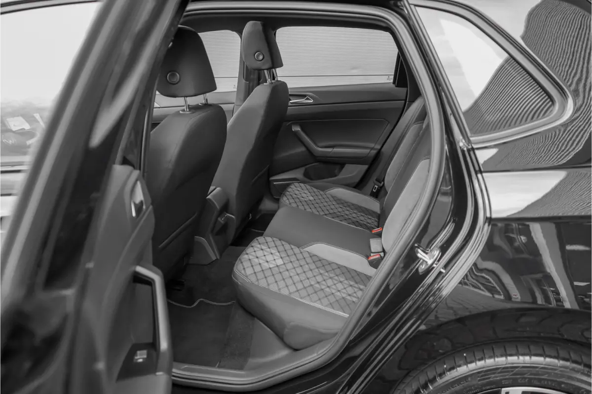 1.0 TSI R-Line Pano Camera IQ Light ACC Virtual Cockpit