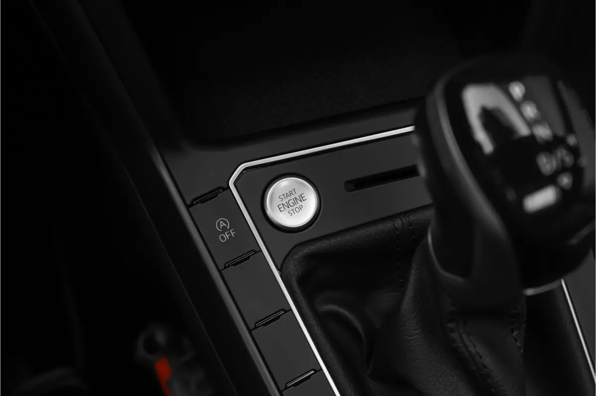 1.0 TSI R-Line Pano Camera IQ Light ACC Virtual Cockpit