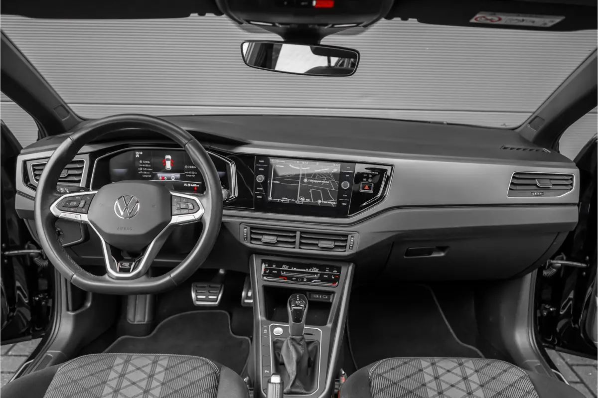 1.0 TSI R-Line Pano Camera IQ Light ACC Virtual Cockpit