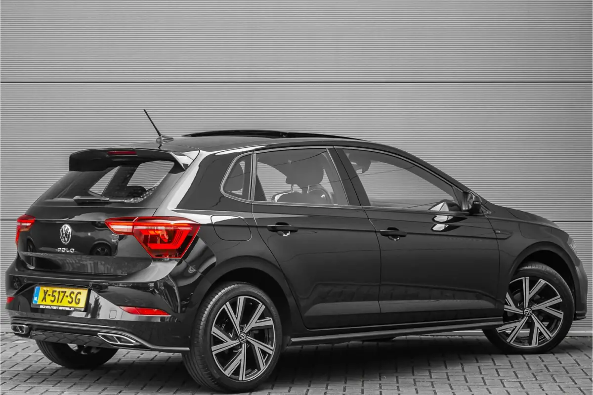 1.0 TSI R-Line Pano Camera IQ Light ACC Virtual Cockpit