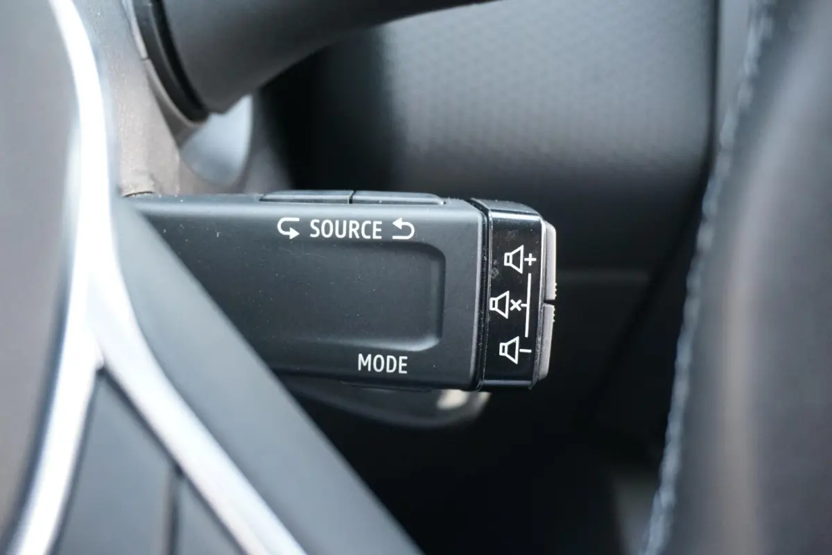 1.0 TCe Zen + CARPLAY / PDC / NAVIGATIE