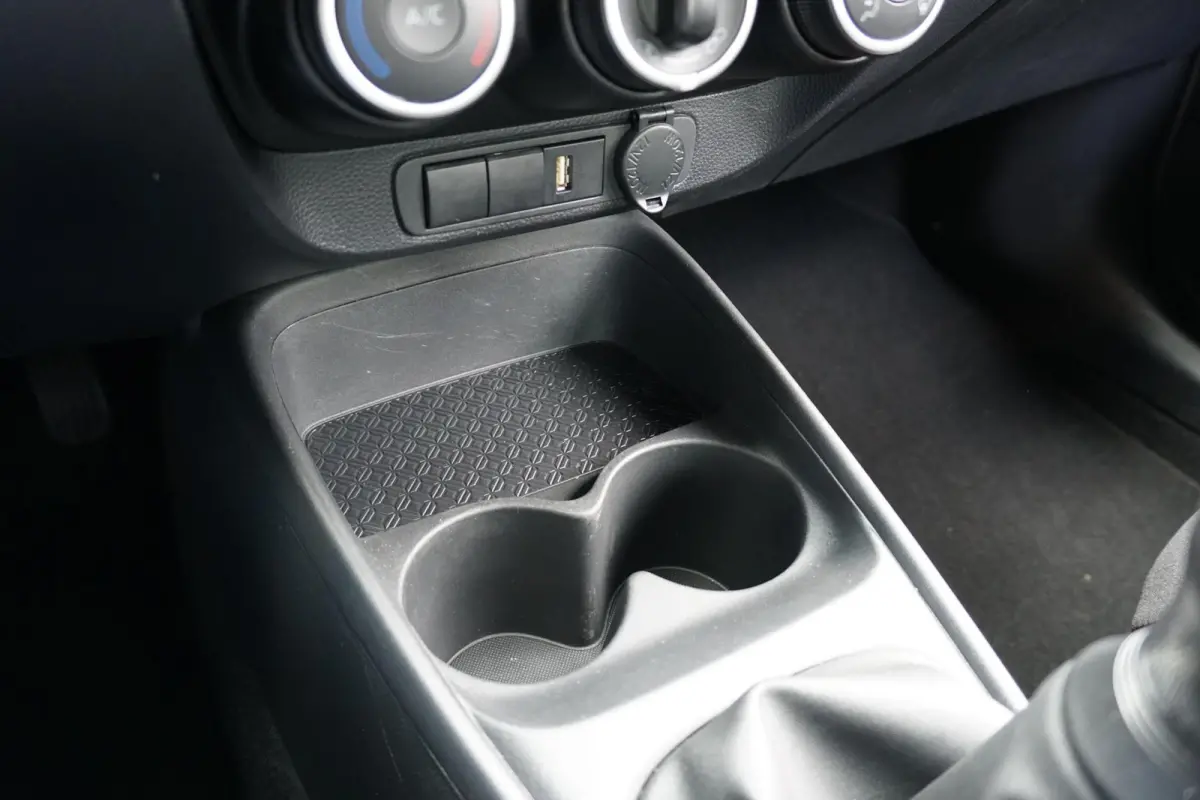 1.0 VVT-i MT Play + CAMERA / ADAPTIEVE CRUISE / CARPLAY