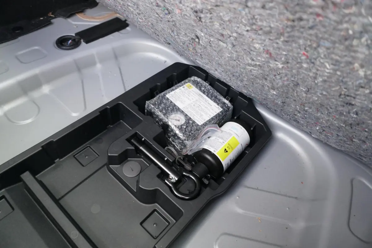 1.0 VVT-i MT Play + CAMERA / ADAPTIEVE CRUISE / CARPLAY