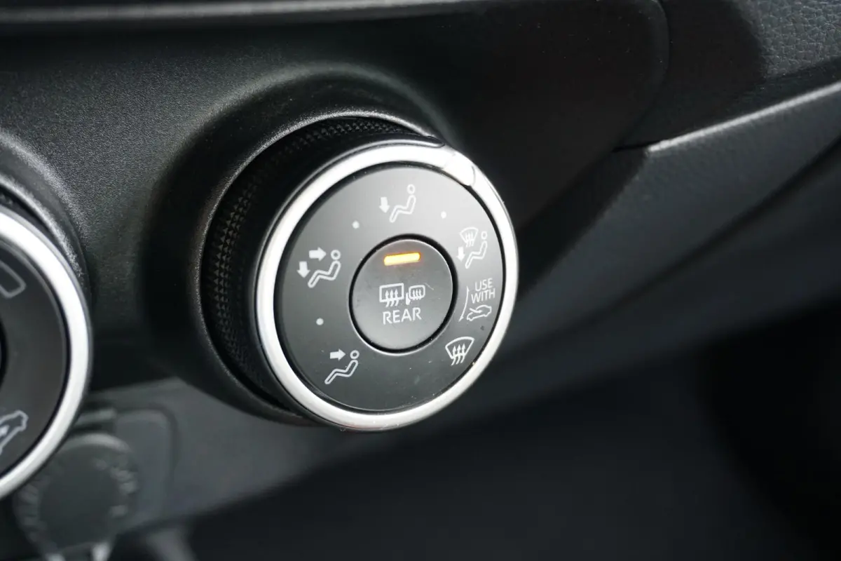 1.0 VVT-i MT Play + CAMERA / ADAPTIEVE CRUISE / CARPLAY