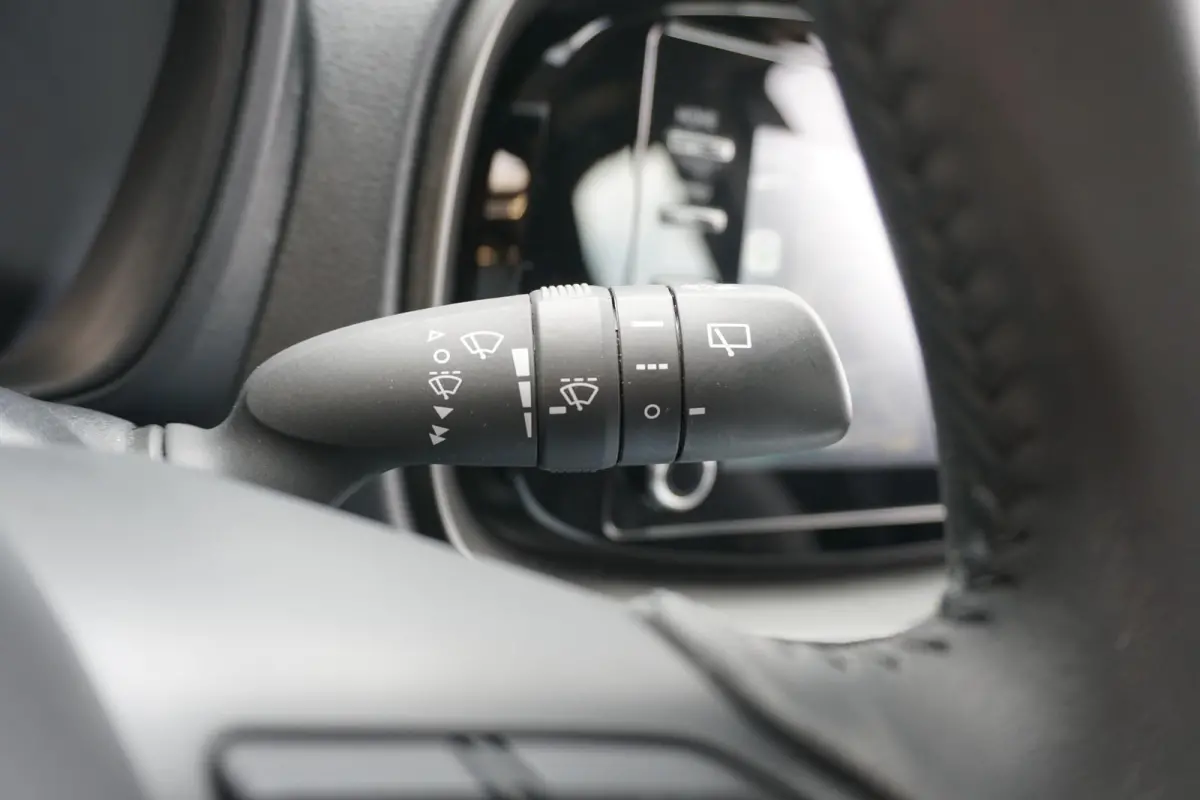 1.0 VVT-i MT Play + CAMERA / ADAPTIEVE CRUISE / CARPLAY