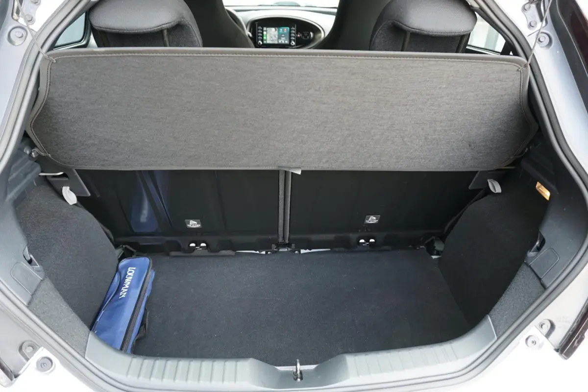 1.0 VVT-i MT Play + CAMERA / ADAPTIEVE CRUISE / CARPLAY