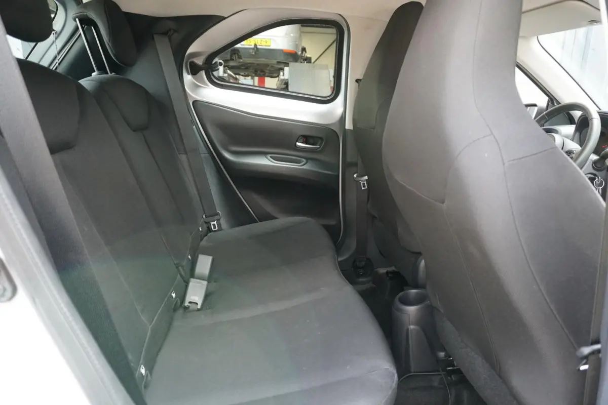 1.0 VVT-i MT Play + CAMERA / ADAPTIEVE CRUISE / CARPLAY